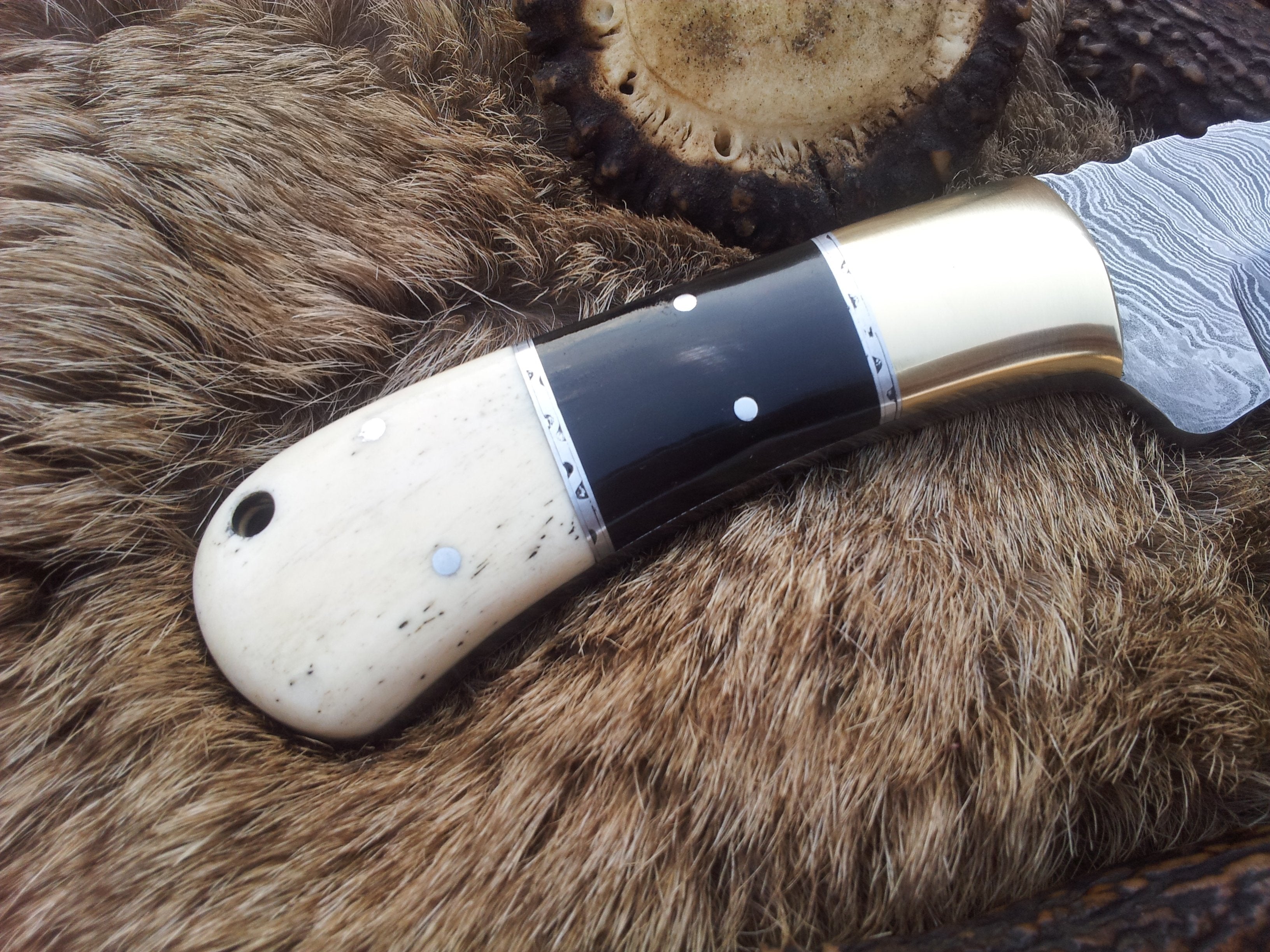 Beautiful Hand Made Damascus Knife