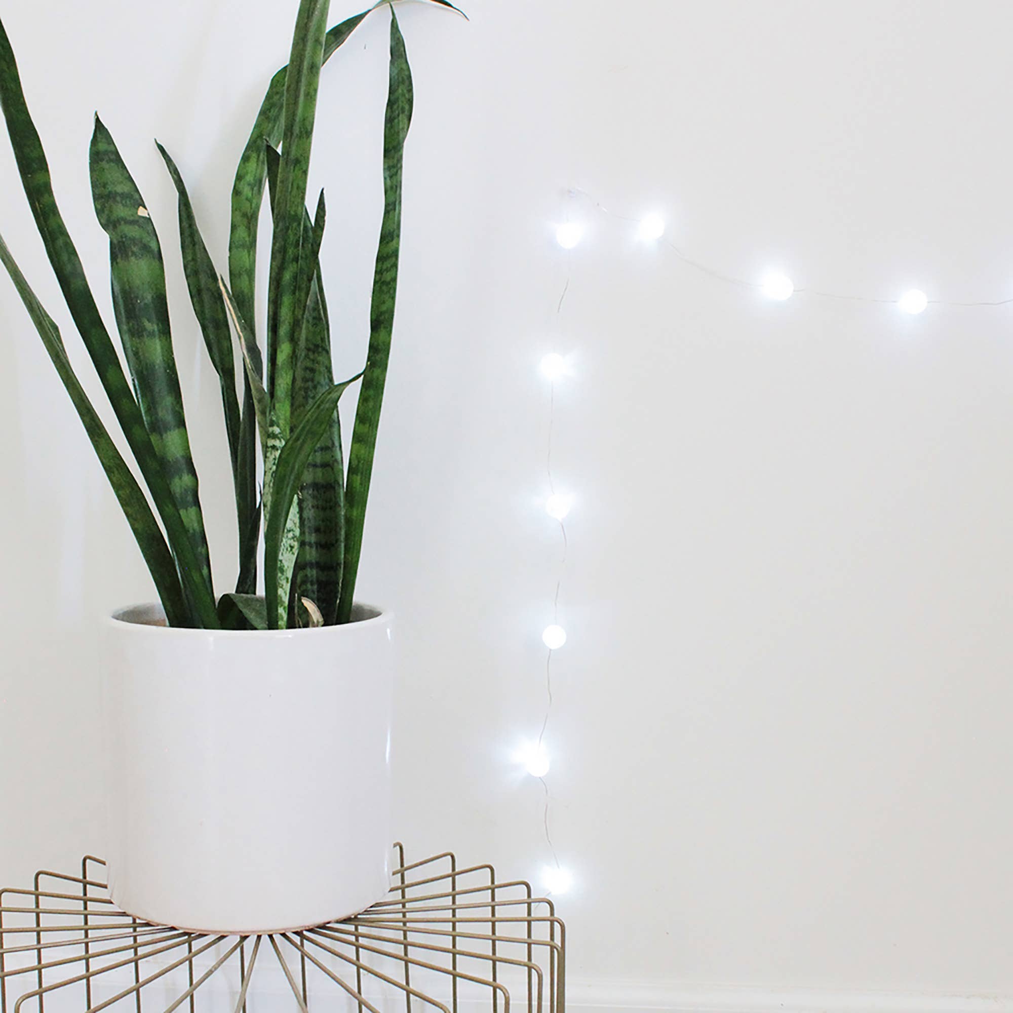 18 LED Crackle Balls Battery Operated Lights - White
