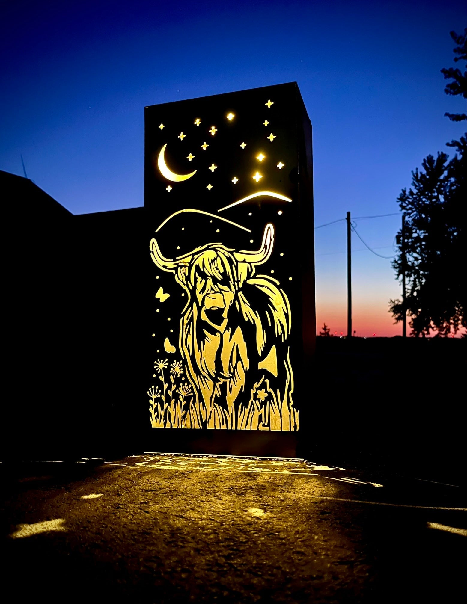 Highland Cow Solar Luminary Pillar - Steel - Multiple Sizes